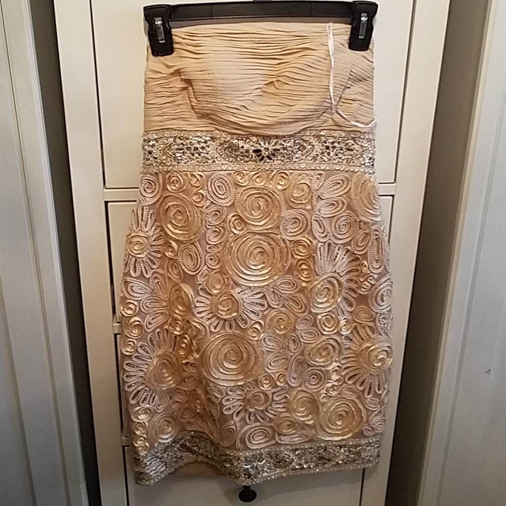 Dress - Picture 1 of 6